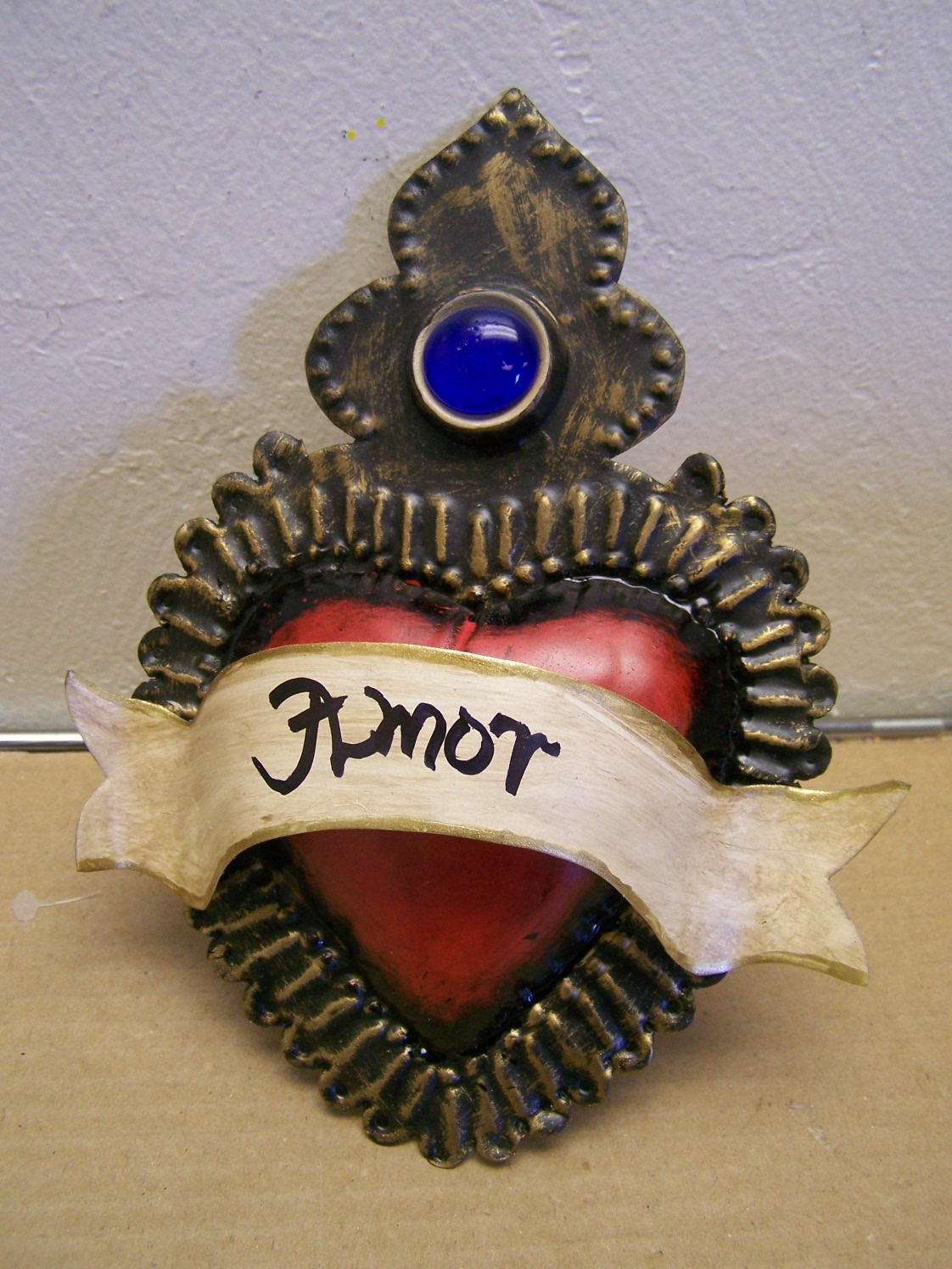 Painted 3D Tin Sacred Heart with Banner "Amor" (Love) - Mexico