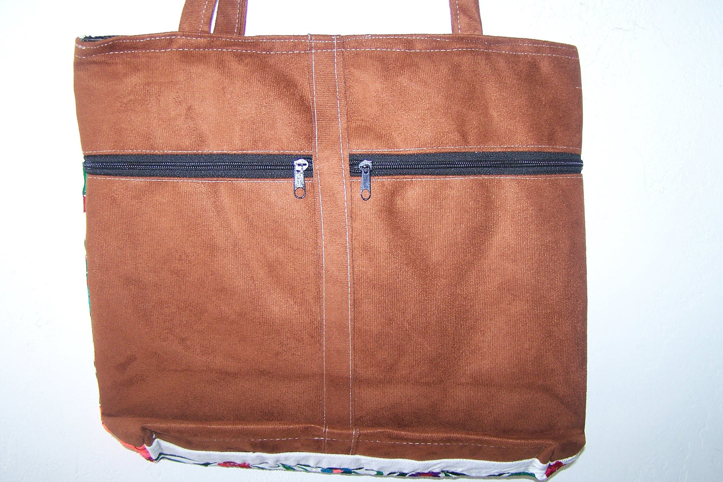 Frida! Large Embroidered Leather Shoulder Bag Purse, Lined Interior, 2 Zipper Pouches, Frida Kahlo - White