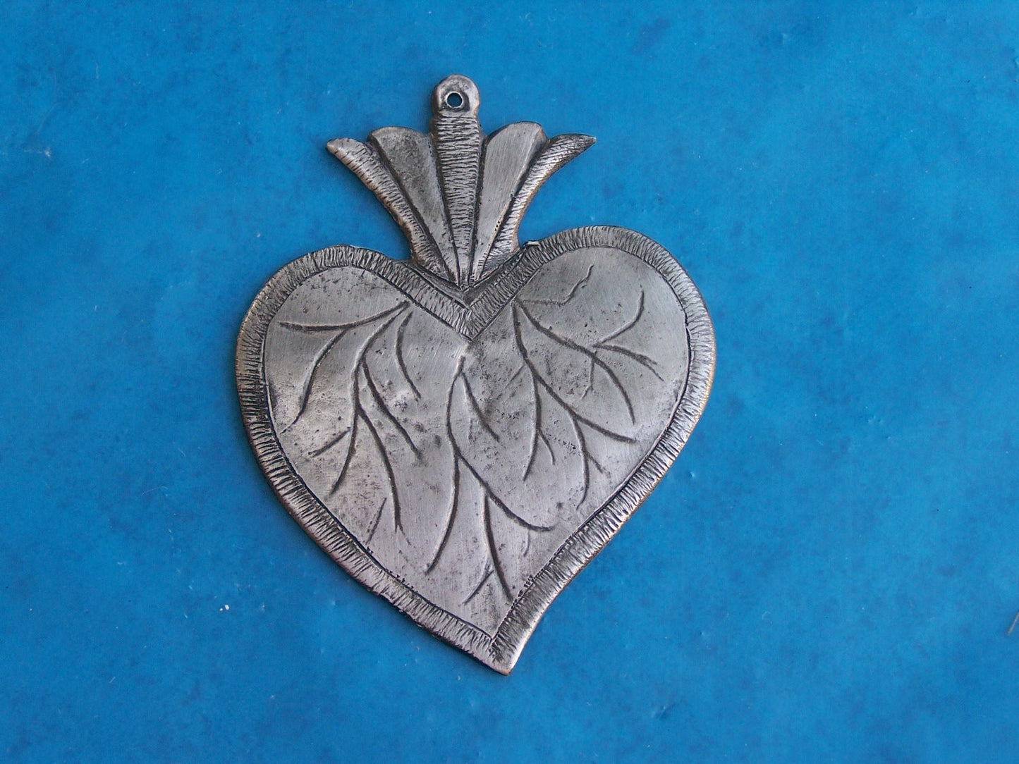 Tin/Silver Wide Sacred Heart with Etched Veins Milagro Ex Voto